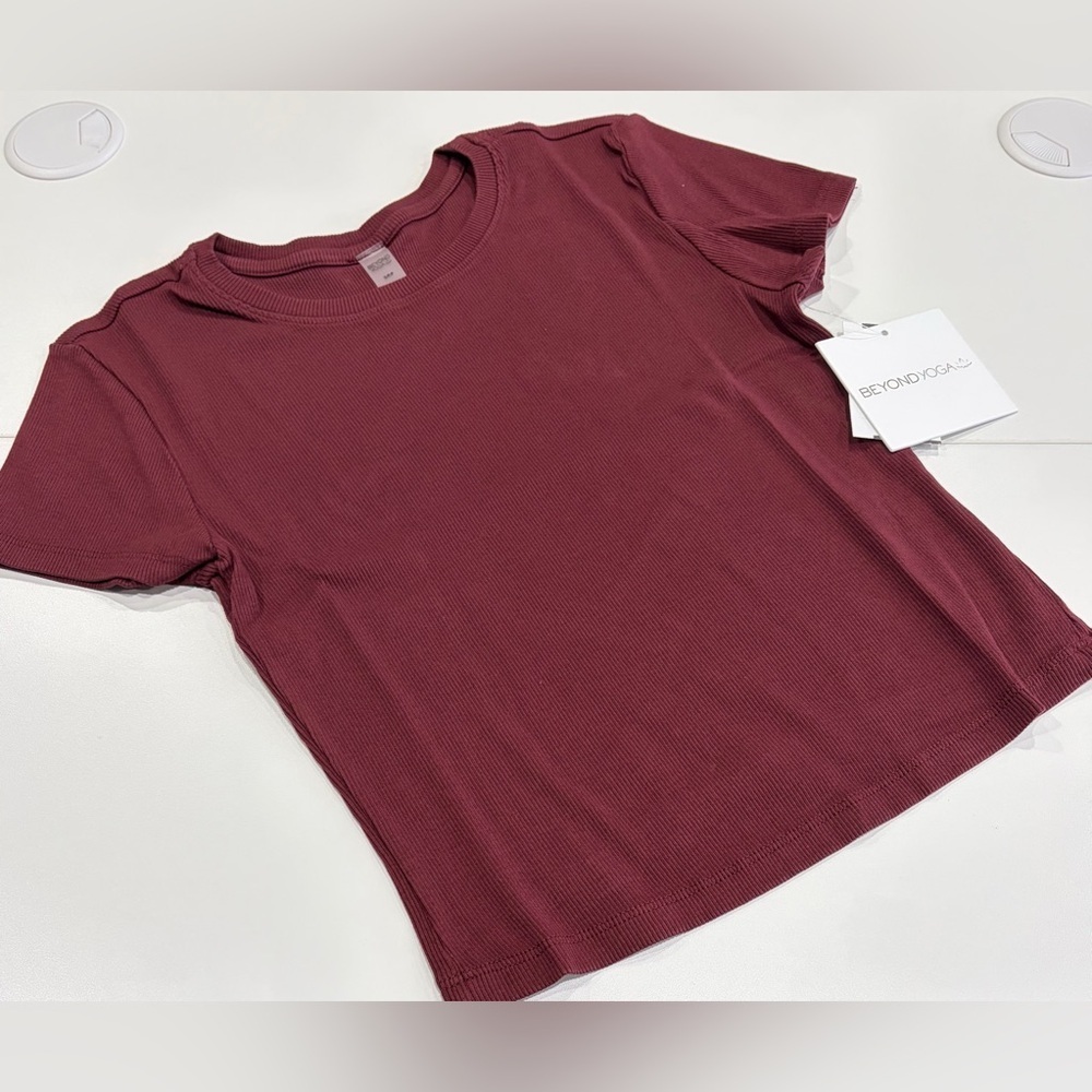 Beyond Yoga Women's Small Rib Baby Tee Dark Cherry Maroon NWT T-Shirt Cropped